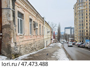 Старинное здание на ул. Крайнего города Пятигорска. Редакционное фото, фотограф Лариса Веселова / Фотобанк Лори