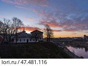 Новый замок на берегу реки на рассвете в Гродно. Стоковое фото, фотограф Пучков Андрей Александрович / Фотобанк Лори