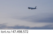 Passenger airplane ascending during golden sunrise, climbing away from runway, shrinking against luminous sky while tracing morning aviation trajectory. Стоковое видео, видеограф Данил Руденко / Фотобанк Лори