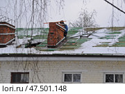 Ремонт крыши жилого дома. Редакционное фото, фотограф Лариса Вишневская / Фотобанк Лори