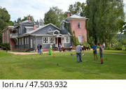 Muranovo village, Pushkino district, Moscow region, Russia, August 14, 2016: Memorial and art museum-reserve "Muranovo Estate" named after F. I. Tyutchev. Vacationers play croquet on lawn in front of Main manor house of 1841–1842. Редакционное фото, фотограф Алексей Антипов / Фотобанк Лори