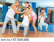 Young woman performing chokehold. Стоковое фото, фотограф Яков Филимонов / Фотобанк Лори