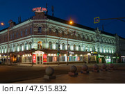 Вид на старинное здание Гостинного двора апрельской ночью. Пенза (2024 год). Редакционное фото, фотограф Виктор Карасев / Фотобанк Лори