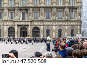 STOCKHOLM, SWEDEN - APRIL 30, 2018: The Royal Guard, The Royal Swedish Army Band, the king's confidants, the people and old guns at the celebration of King Carl XVI Gustaf's 72nd birthday at the Royal Palace in Stockholm. Редакционное фото, фотограф Сергей Комаров / Фотобанк Лори