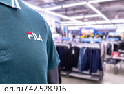 Fila стильная спортивная одежда. Fila — всемирно известный бренд спортивной одежды. Редакционное фото, фотограф FotograFF / Фотобанк Лори