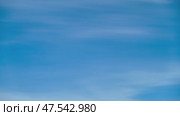 Clear blue sky with soft wispy clouds, time lapse. Natural background with copy space for design and print. Стоковое видео, видеограф Андрей Журавлев / Фотобанк Лори