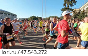 Московский марафон.Cтарт забега.Сентябрь. Moscow Marathon. Start of the race. September. Редакционное видео, видеограф Горшков Александр / Фотобанк Лори