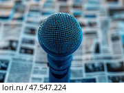 Микрофон расположен поверх газеты. Стоковое AI-изображение, AI-художник Ярославский Максим / Фотобанк Лори