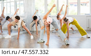 Teenage girl practicing hip-hop dance in training hall. Стоковое фото, фотограф Яков Филимонов / Фотобанк Лори