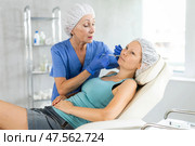 Woman getting procedure of injection contouring and for facial correction in clinic. Стоковое фото, фотограф Яков Филимонов / Фотобанк Лори