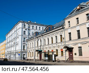 Улица Николоямская. Солнечный день. Ранняя весна. Москва. Россия. Редакционное фото, фотограф E. O. / Фотобанк Лори