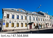 Улица Николоямская, дом 21/7с3. Солнечный день. Ранняя весна. Москва. Редакционное фото, фотограф E. O. / Фотобанк Лори