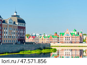 The picturesque embankment of Bruges in Yoshkar-Ola is made in the old European style of Flemish motifs, Northern Gothic, Old Russian style. Russia (2022 год). Стоковое фото, фотограф Константин Лабунский / Фотобанк Лори