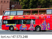Moscow, Russia - 08.26.2024: The City red sightseeing double-decker bus runs through the center of Moscow. Редакционное фото, фотограф Ирина Михайличенко / Фотобанк Лори