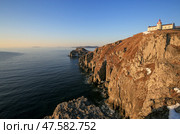Маяк Бюссе на мысе Брюса на рассвете, Приморский край. Стоковое фото, фотограф Римма Тельнова / Фотобанк Лори