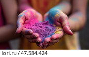 Celebrating Holi Festival With Colorful Gulal Powder in Hands of Young People Immersing in Vibrant Traditions. Стоковое AI-изображение, AI-художник Sergey Grishin / Фотобанк Лори