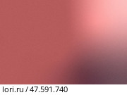 Красный, румяно-розовый, темный градиентный абстрактный фон. Зернистая текстурированная поверхность с едва заметным переходом омбре. Идеально подходит для современного дизайна, цифрового искусства или творческих проектов, требующих плавного смешивания цветов. Стоковая иллюстрация, иллюстратор ФотоИнтеллект / Фотобанк Лори