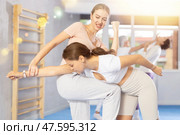 Woman and girl in gym perform basic elements of krav maga self-defense system. Стоковое фото, фотограф Яков Филимонов / Фотобанк Лори