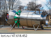 Космический корабль на детской площадке в Заневском парке. Санкт-Петербург. Редакционное фото, фотограф Александр Щепин / Фотобанк Лори