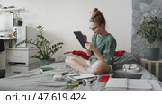 Freelancer working on creative project at home, using tablet for digital design. Remote work offers flexibility and comfort, enhancing productivity and work-life balance. Concept modern freelancing. Стоковое видео, видеограф Енваев Андрей / Фотобанк Лори