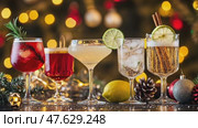 Festive Holiday Cocktails. Glasses of cocktails with Christmas decoration on bokeh lights background. Season drink set. Vibrant colorful display of various winter cocktails for New Year celebrations. Стоковое AI-видео, аниматор Марина Демидюк / Фотобанк Лори