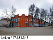 Ряжский краеведческий музей на улице Карла Маркса в центре Ряжска. Пасмурный зимний день. Редакционное фото, фотограф Александр Кузнецов / Фотобанк Лори