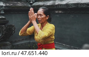 The Traditional Prayer Ceremony in Indonesia showcases cultural significance and community. Стоковое видео, видеограф Евдокимов Максим / Фотобанк Лори