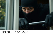 Candid burglary attempt with crowbar. Стоковое AI-изображение, AI-художник Андрей Бакусов / Фотобанк Лори