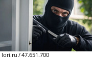 Candid burglary attempt with crowbar. Стоковое AI-изображение, AI-художник Андрей Бакусов / Фотобанк Лори