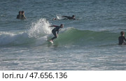 13 April 2025, Costa da Caparica - Portugal - Surfer performing tricks on ocean waves. Редакционное видео, видеограф Константин Шишкин / Фотобанк Лори