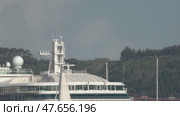 Cruise ship control tower with radar and antennas. Стоковое видео, видеограф Константин Шишкин / Фотобанк Лори