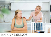 Teenage girl talking and apologizing to her offended mother. Стоковое фото, фотограф Яков Филимонов / Фотобанк Лори