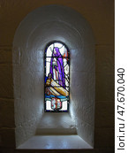 Window in St Margaret's Chapel. Edinburgh Castle. Edinburgh Scotland. (2010 год). Редакционное фото, фотограф Сергей Пристяжнюк (Serg Zastavkin) / Фотобанк Лори