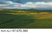 Tuscany aerial sunrise farmland hill landscape (2023 год). Стоковое видео, видеограф Михаил Коханчиков / Фотобанк Лори