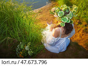 Celebrating Ivan Kupala with traditional wreath making and river fortune telling at sunset. Стоковое фото, фотограф Кривошеина Елена Леонидовна / Фотобанк Лори