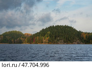 Lake Ladoga near the village Lumivaara on a sunny autumn day, Ladoga skerries, Lakhdenpokhya, Republic of Karelia, Russia. Стоковое фото, фотограф Ula Ulachka / Фотобанк Лори