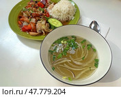 Com Duy Ga Chua Ngot and Vietnamese soup. Стоковое фото, фотограф Мастепанов Павел / Фотобанк Лори