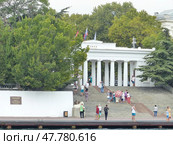Графская пристань. Графская пристань находится на западном берегу Южной бухты, на площади адмирала Нахимова. Севастополь (2019 год). Стоковое фото, фотограф Сергей Елизарьев / Фотобанк Лори
