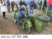 Старый военный мотоцикл М-72 времён Великой Отечественной войны. Волжский, Волгоградская область, Россия. (2020 год). Редакционное фото, фотограф Андрей Цыганков / Фотобанк Лори