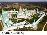 Drone view of the New Jerusalem Monastery in the city of Istra. Стоковое фото, фотограф Яков Филимонов / Фотобанк Лори