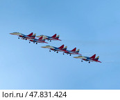 Moscow Russia Zhukovsky Airfield 25 July 2021: aerobatic team swifts MiG-29 perfoming demonstration flight of the international aerospace salon MAKS-2021 (2019 год). Стоковое фото, фотограф Фотограф / Фотобанк Лори
