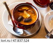 Asturian fabada soup served in bowl. Стоковое фото, фотограф Яков Филимонов / Фотобанк Лори