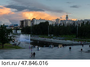 Светомузыкальные поющие Фонтаны в Историческом сквере в центре Екатеринбурга (2024 год). Редакционное фото, фотограф Pukhov K / Фотобанк Лори