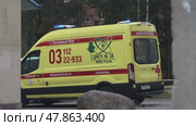 Russia, Sosnovy Bor, April 21, 2025 - Russian ambulance parked near hospital building in sosnovy bor. Редакционное видео, видеограф Андрей Знаменский / Фотобанк Лори