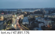 Evening city with bright lights. Car traffic on city roads and bridge over Volga River.  Kostroma, Russia, April 17, 2025. Редакционное видео, видеограф Ирина / Фотобанк Лори