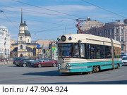 Трамвай 71-421P-01 «Довлатов» на городском маршруте солнечным апрельским днем. Санкт-Петербург. Редакционное фото, фотограф Виктор Карасев / Фотобанк Лори