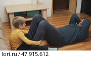 Caucasian bearded strong father with one child boy doing push ups on floor in living room. Family fitness gym at home. Sporty dad and son piggy back having fun exercise. Funny sport with kid. 4k video. Стоковое видео, видеограф Марина Демидюк / Фотобанк Лори