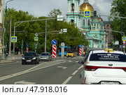 Москва, улица Спартаковская и Елоховский собор. Редакционное фото, фотограф Дмитрий Неумоин / Фотобанк Лори