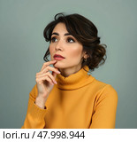 Женщина думает. Стоковое AI-изображение, AI-художник Boostport / Фотобанк Лори