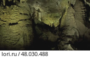 Beautiful cave with stalactites. Стоковое видео, видеограф Михаил Коханчиков / Фотобанк Лори